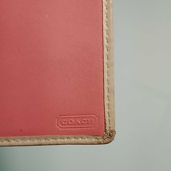 Coach passport cover - Picture 4 of 4